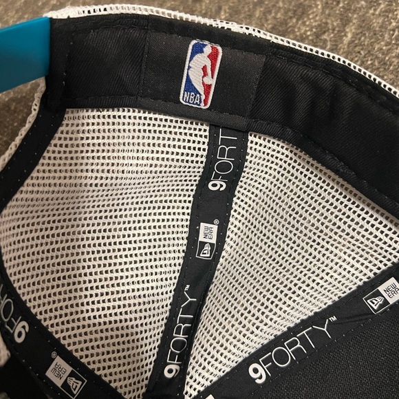 New Era Charlotte Hornets 9FORTY Cap - Picture 7 of 12